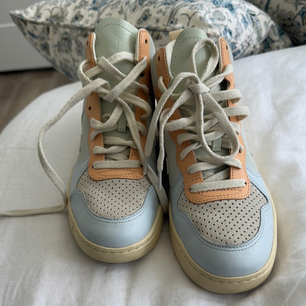 Veja Pastel High-Top Sneakers! Worn once, ships today - Picture 4 of 6